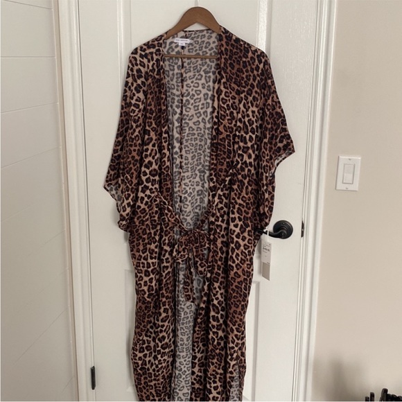 New with tag Good American Goddess Leopard Robe Kimono Shawl Cover Up - Picture 3 of 10